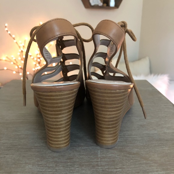 Vince Camuto wedge sandals - Picture 4 of 6
